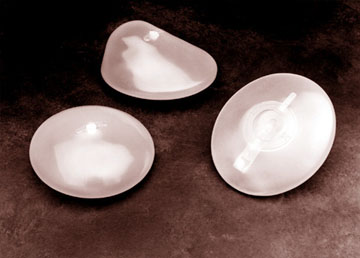 Prótesis de gel cohesivo de silicona salino